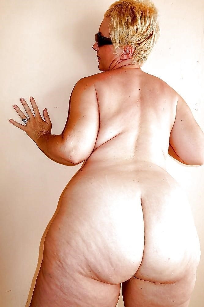 Big naked mature boobs-8794
