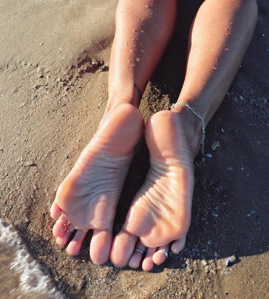 Beautiful feet babes-1126