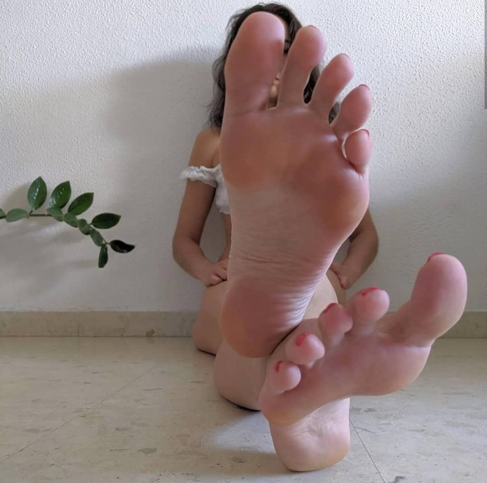Beautiful feet babes-8680