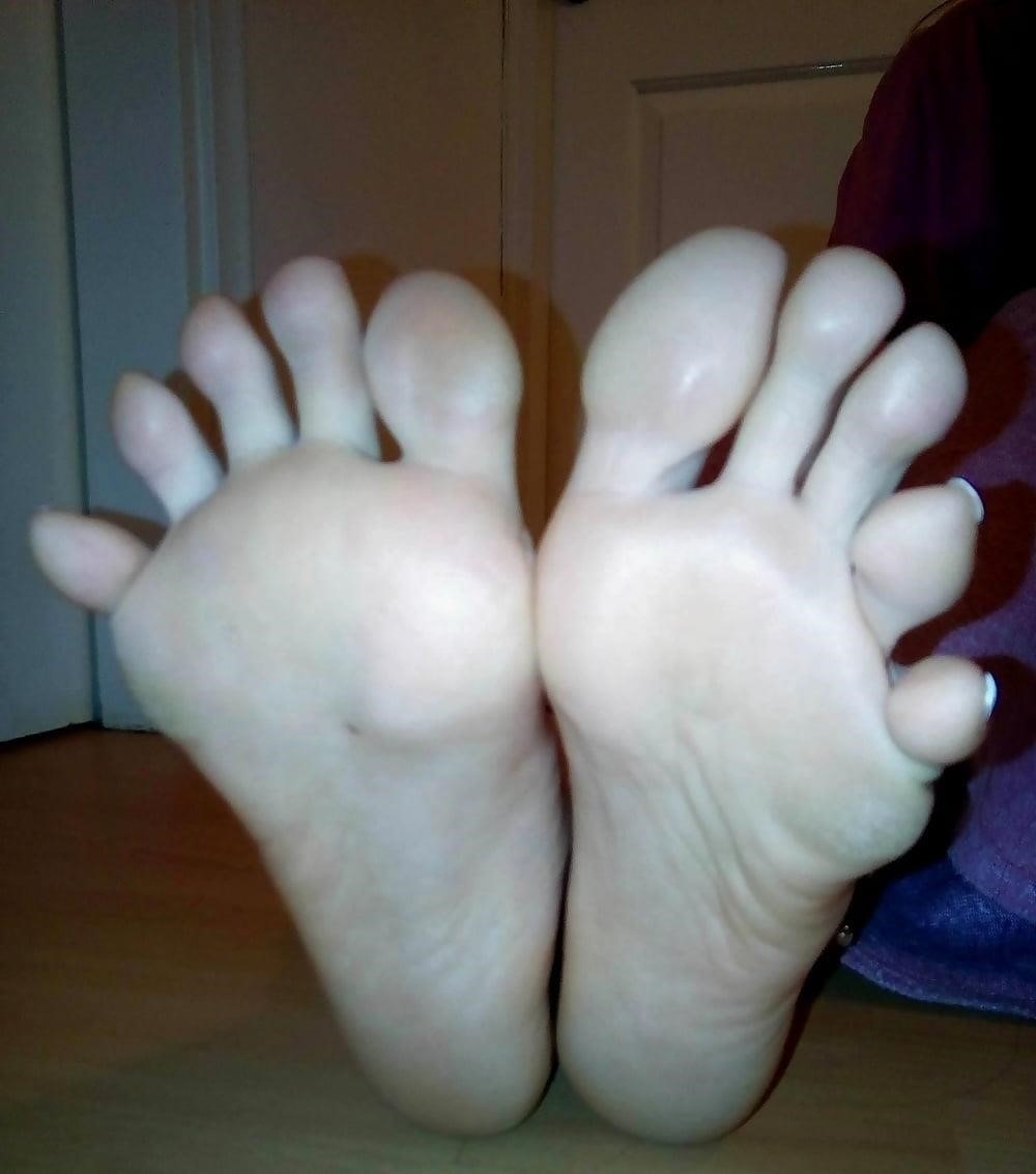 Evie olson feet-9913
