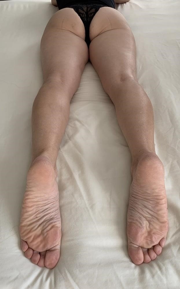 Female feet bondage-9742