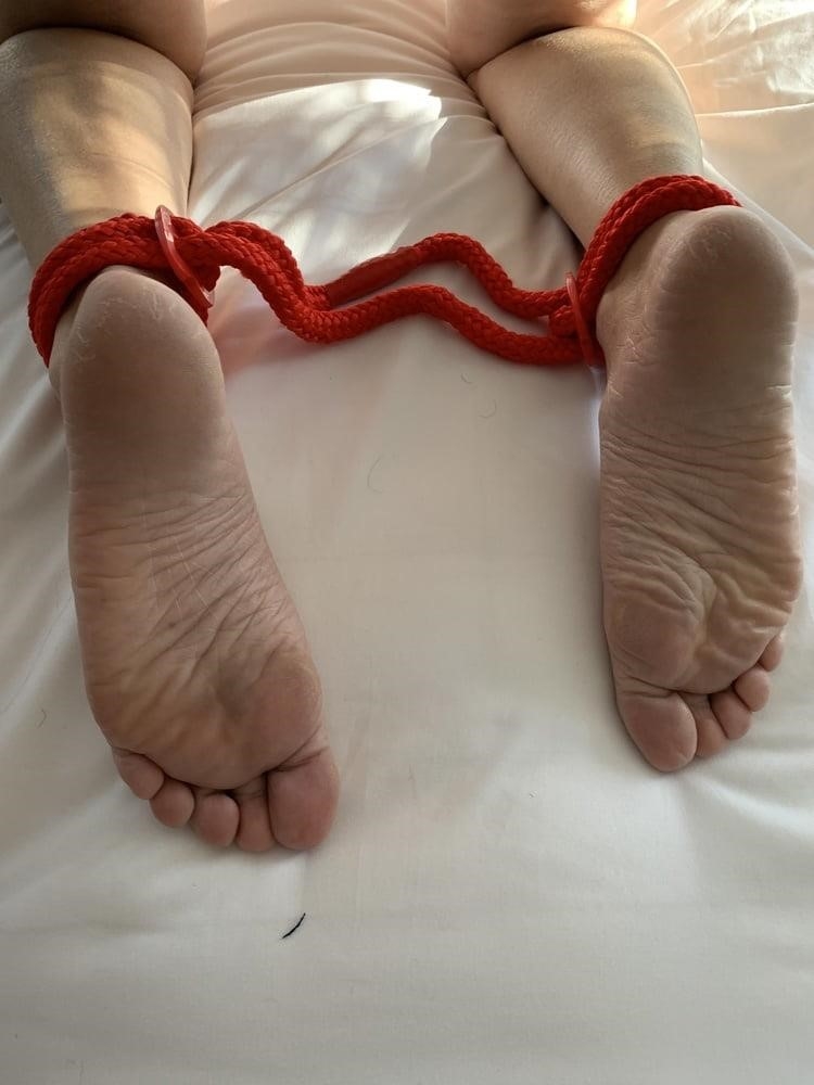 Female feet bondage-3039