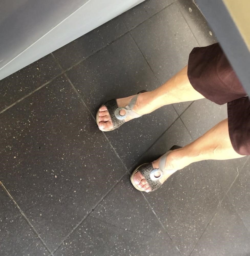 Granny feet in nylons-3014