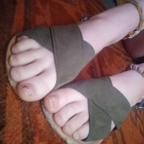 Little feet fetish