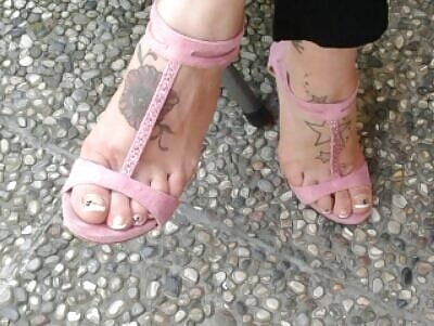 Mature feet lesbians-1187