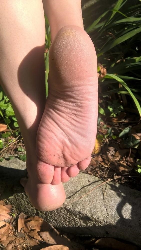 Milf feet and toes-9360