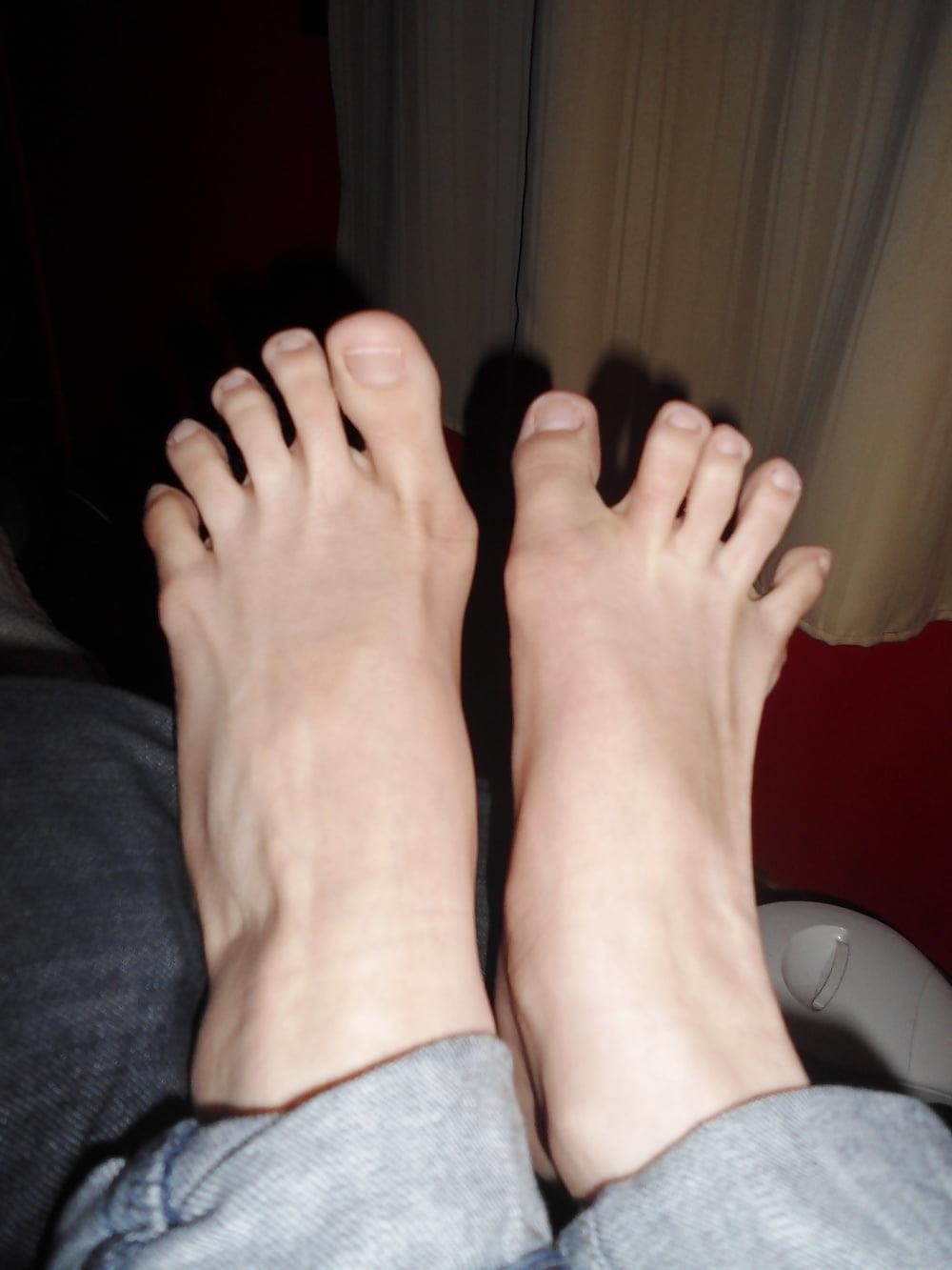 Sexy slender feet-8872