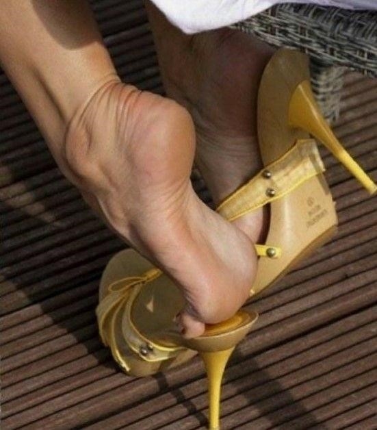 Sexy women feet porn-9782