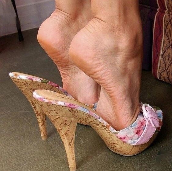 Sexy women feet porn-2519