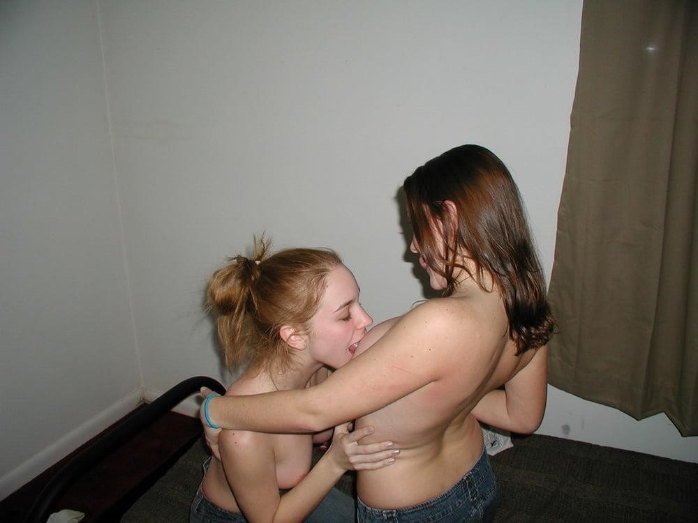 Amatuer lesbian threesome-2116