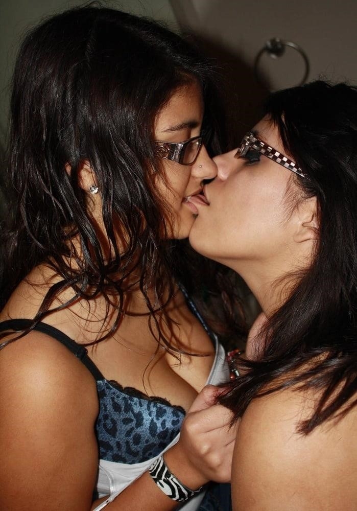 2 sexy girls making out-6713