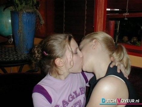 3 hot girls kissing-9161