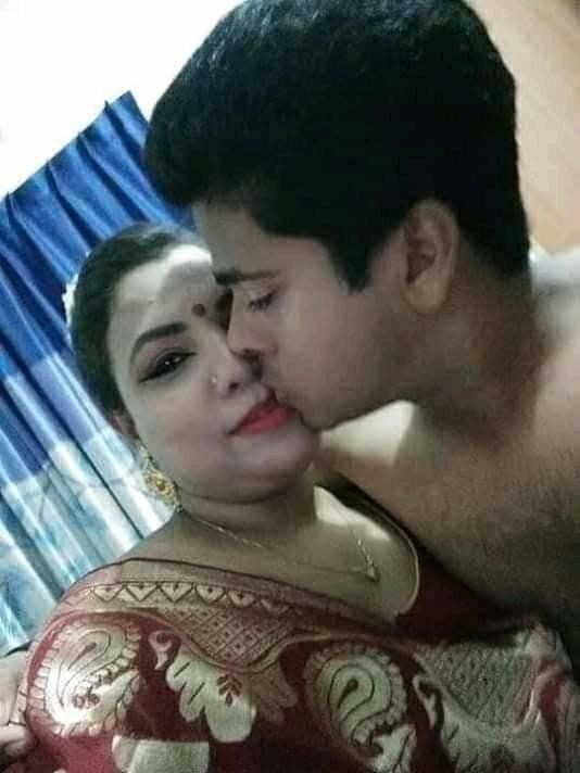 Desi kissing girl-6017