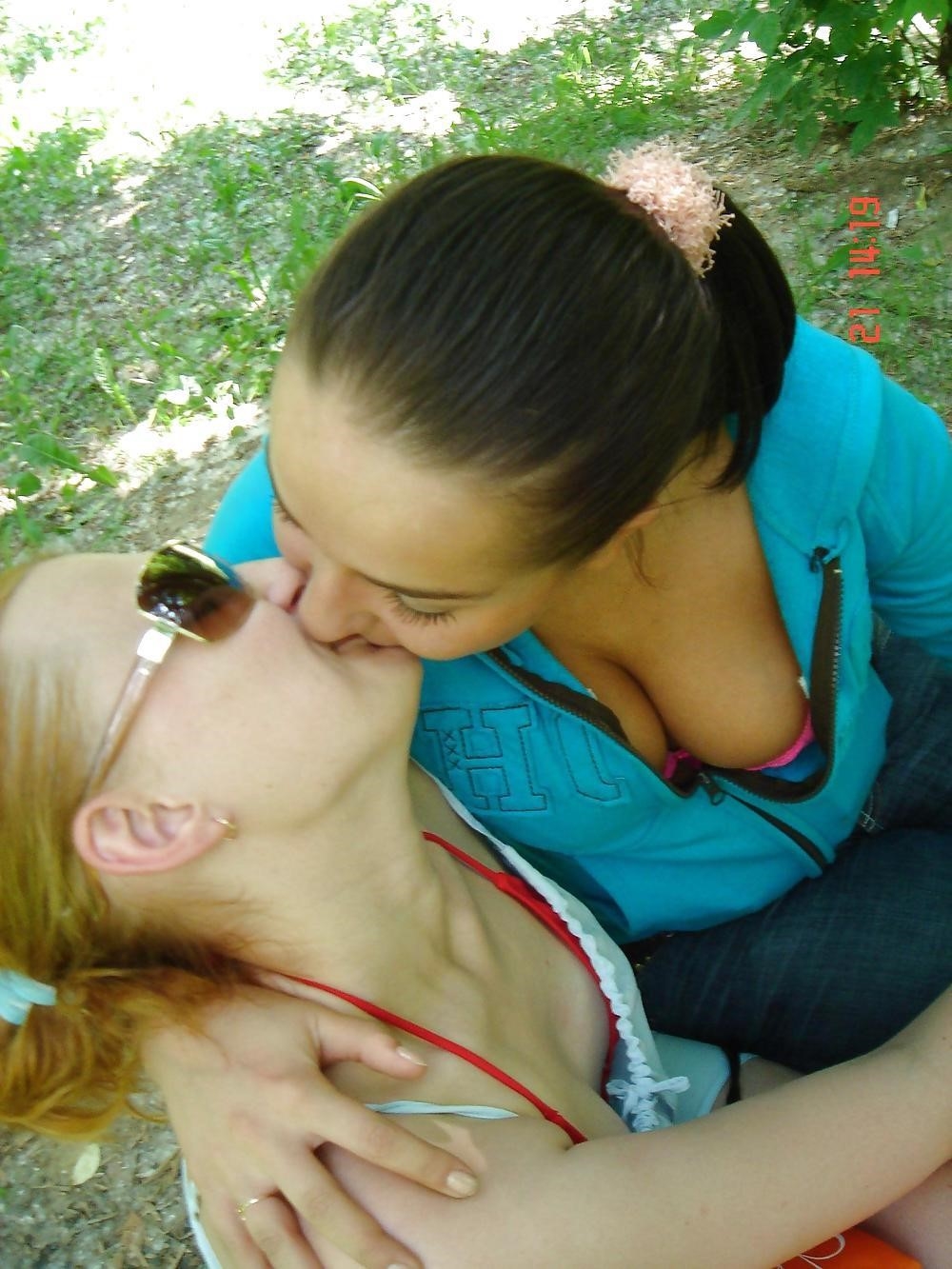 Girls and girls hot kissing-2887