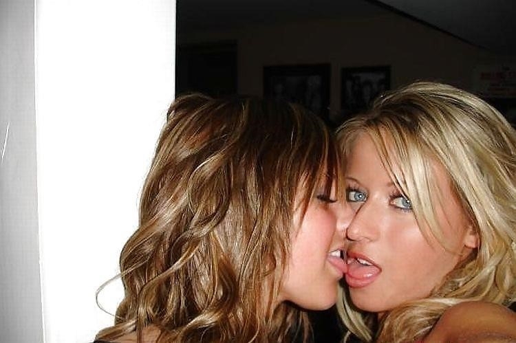 Hot girls french kissing-8692
