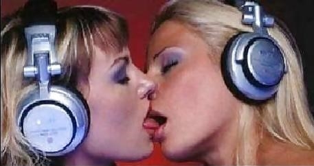 Hot girls kissing hot-6338
