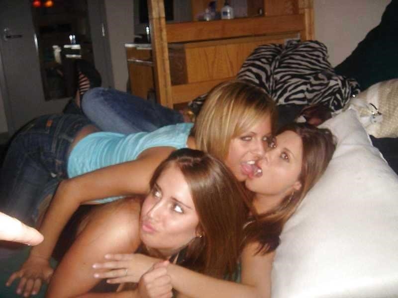 Hot girls making out with each other-5394