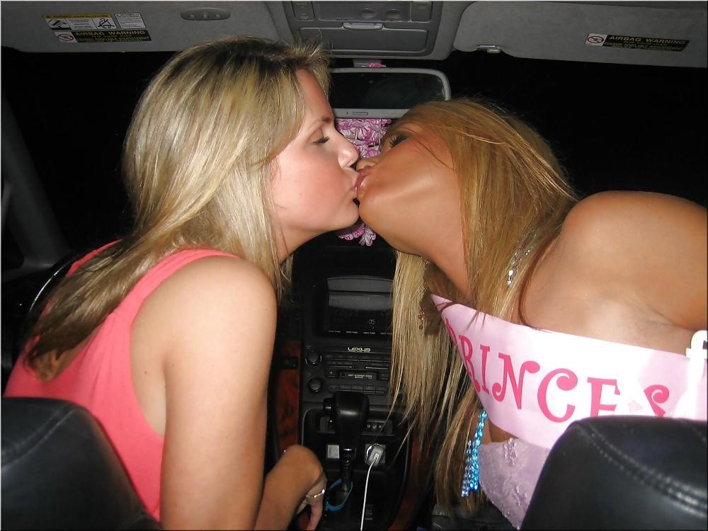 Hot kissing girls and girls-6032