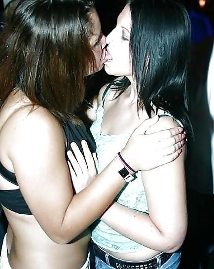 Hot lesbian girls make out-5186