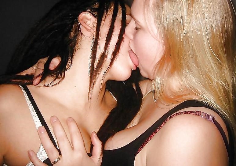 Hot lesbian girls make out-5069