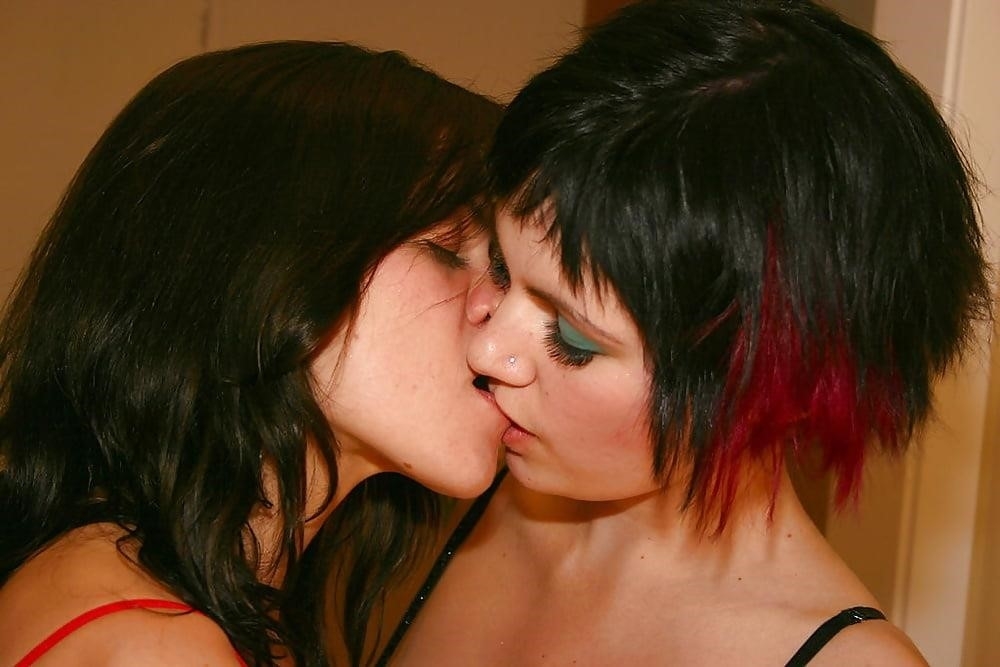 Sexy girl and girl kiss-5101