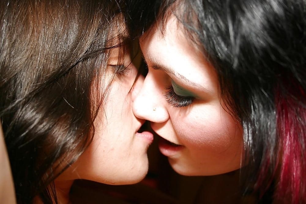 Sexy girl and girl kiss-7584