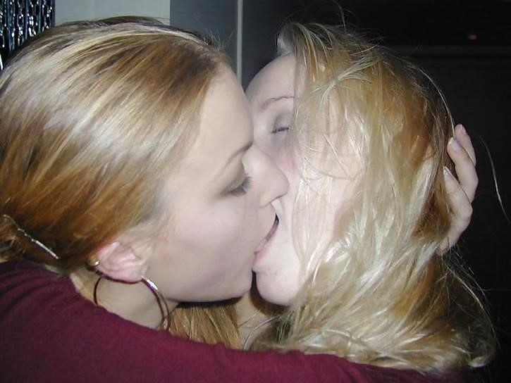 Sexy girl kiss porn-9902
