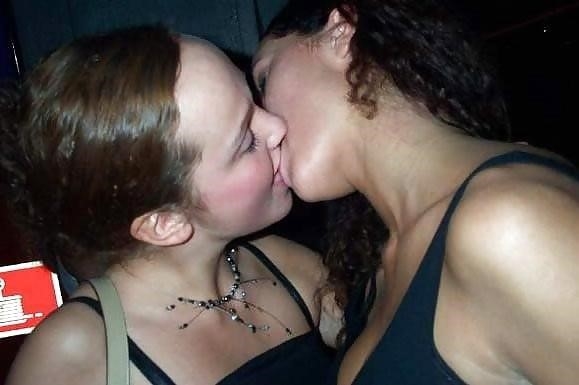 Sexy girl kiss porn-7180