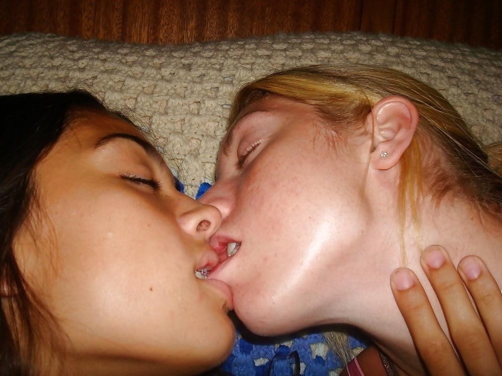 Sexy girl kissing sex-8916