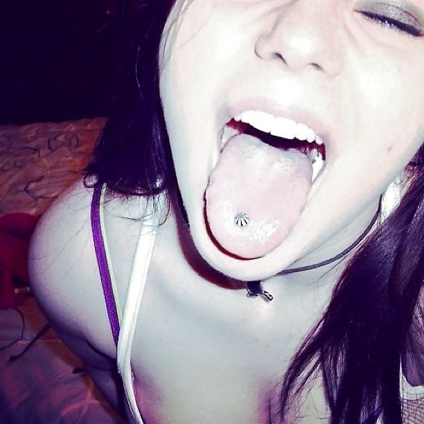 Sexy girls tongue kiss-4395