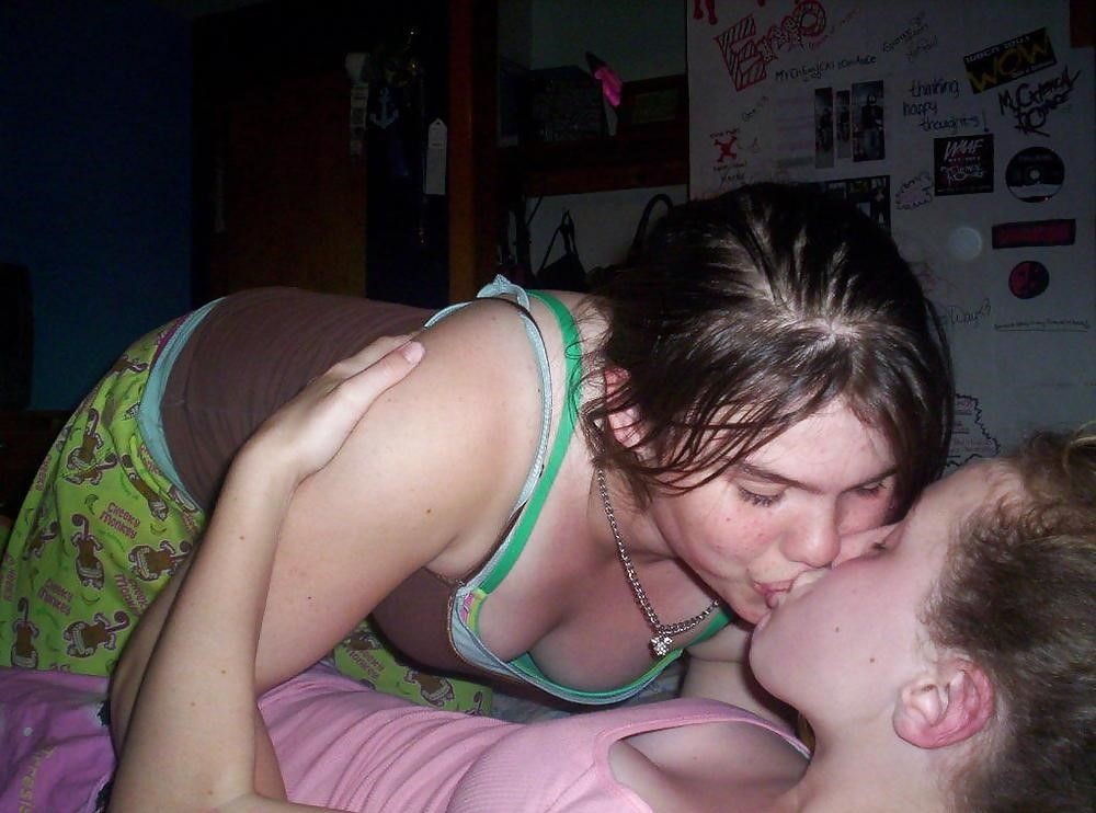 Two hot kissing girls-1564