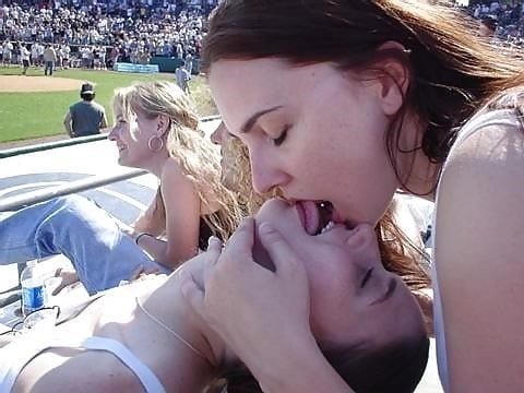 Sexy lesbian kissing pics-8663