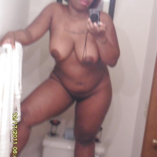 Naked girl butt selfie