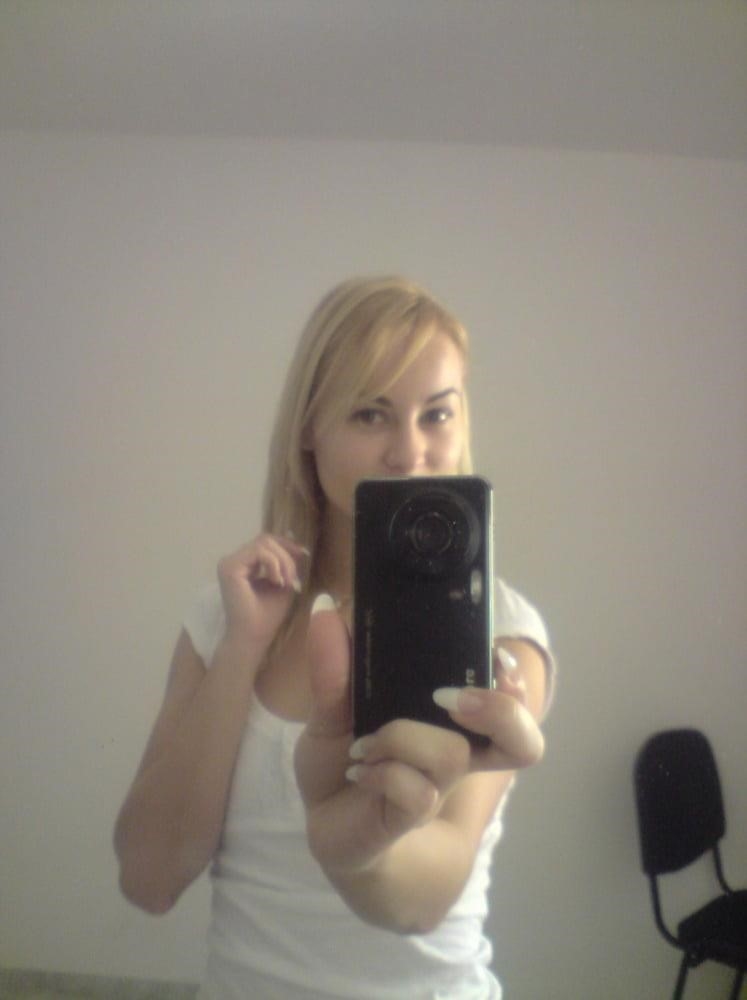 Nude blonde selfie-5787