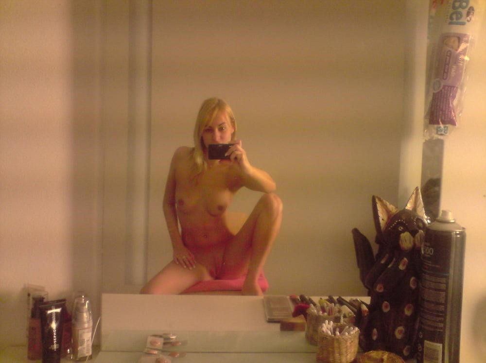 Nude blonde selfie-9455