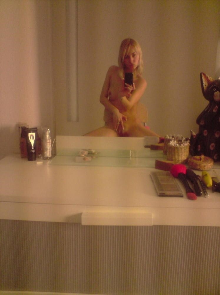 Nude blonde selfie-4112