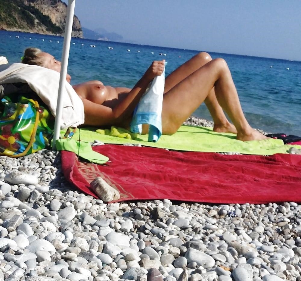 Nude selfies on the beach-2594