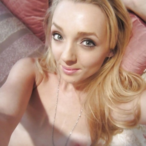 Skinny blonde nude selfies