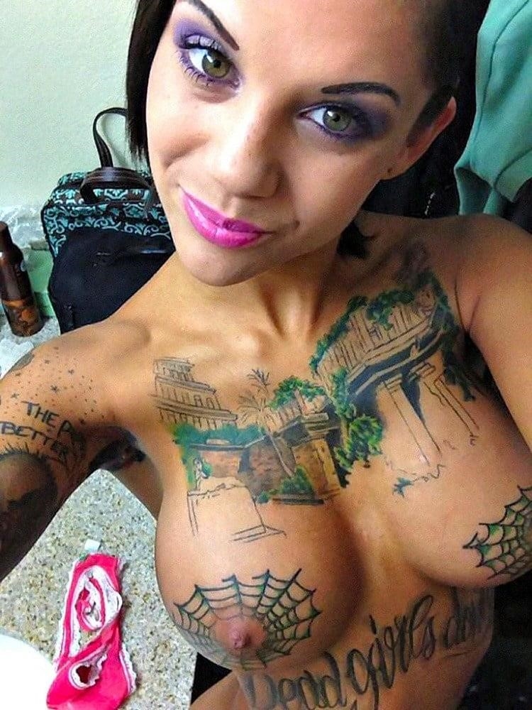 Tattooed nude selfie-7032