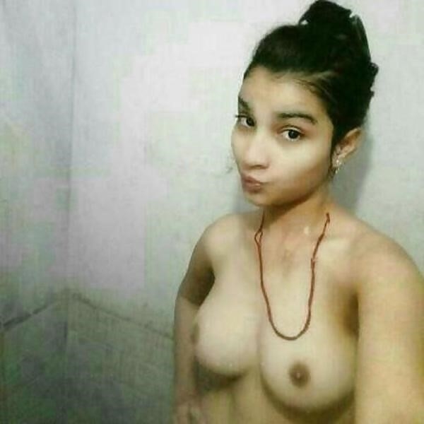 Teen girl nude selfie-1176