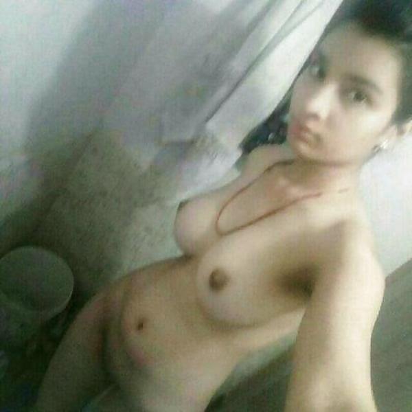 Teen girl nude selfie-1177