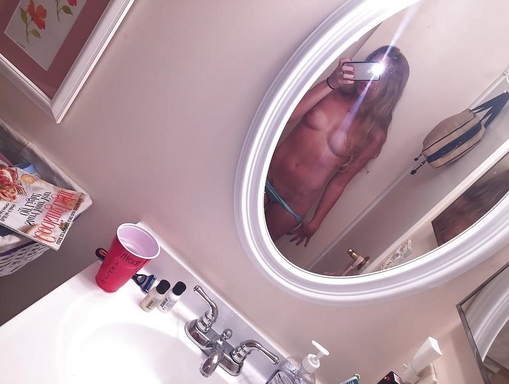 Teen naked mirror selfie-9259