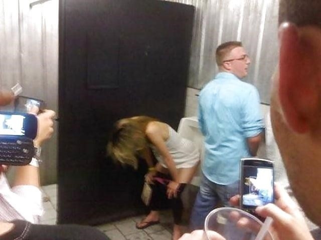 Men having sex in public toilets-7046