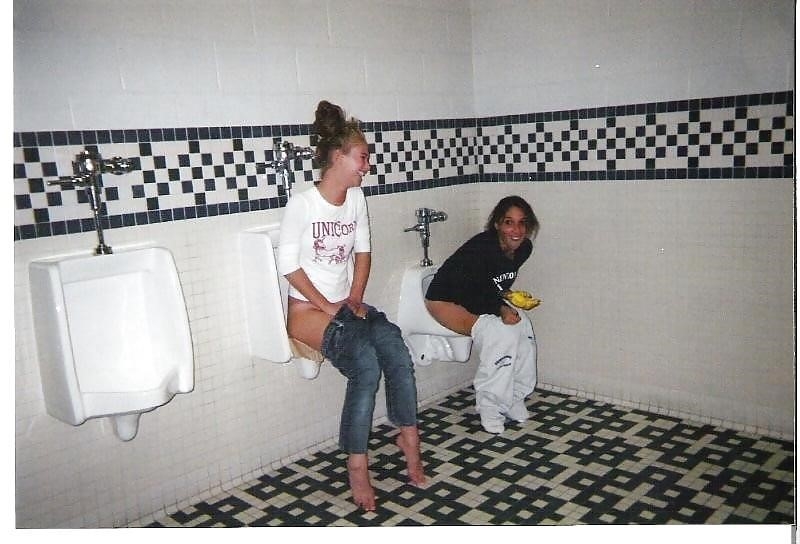 Men having sex in public toilets-9979